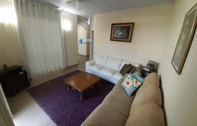 Imagem: A casa possui 4 Dormitórios, 2 Banheiros, 3 Vagas na garagem