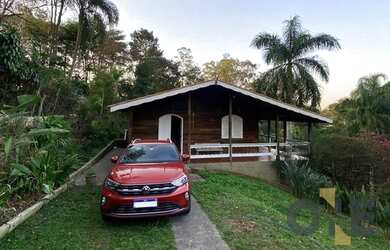 Imagem: A casa em condomínio possui 3 Dormitórios, 2 Banheiros e 149m²