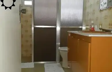 Imagem: A casa possui 3 Dormitórios, 2 Banheiros, 4 Vagas na garagem