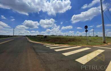 Imagem: O terreno possui 326m² de Área e está localizado em Parque