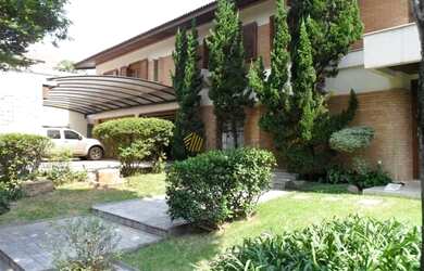 Imagem: A casa possui 4 Dormitórios, 5 Banheiros, 5 Vagas na garagem