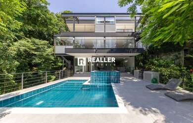 Imagem: A casa em condomínio possui 5 Dormitórios, 5 Banheiros, 4