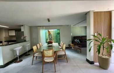 Imagem: A casa em condomínio possui 4 Dormitórios, 5 Banheiros, 2