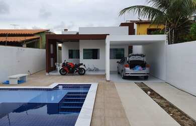 Imagem: A casa possui 4 Dormitórios, 5 Banheiros e 3 Vagas na garagem