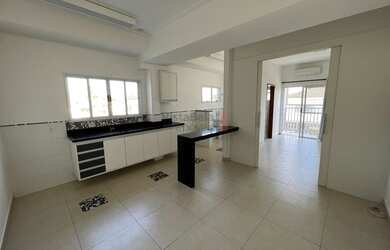 Imagem: O apartamento possui 1 Dormitório, 1 Banheiro, 1 Vaga na garagem