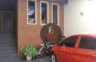 Imagem: A casa possui 3 Dormitórios, 4 Banheiros, 2 Vagas na garagem