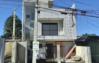 Imagem: A casa possui 3 Dormitórios, 3 Banheiros, 2 Vagas na garagem