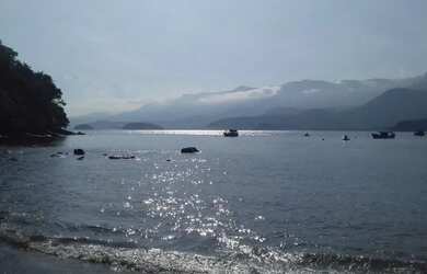 Imagem: A casa possui 2 Dormitórios, 1 Banheiro, 2 Vagas na garagem