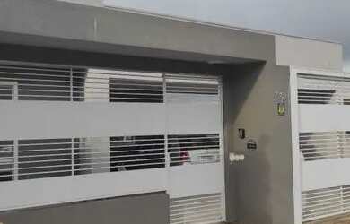 Imagem: A casa possui 3 Dormitórios, 3 Banheiros, 3 Vagas na garagem