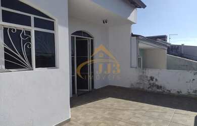 Imagem: A casa possui 4 Dormitórios, 5 Banheiros, 2 Vagas na garagem