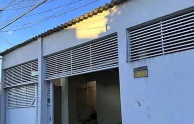 Imagem: A casa possui 5 Dormitórios, 5 Banheiros, 2 Vagas na garagem