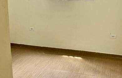 Imagem: A casa possui 1 Dormitório, 1 Banheiro e está localizado em