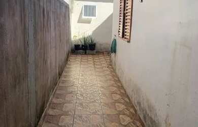 Imagem: A casa possui 1 Dormitório e 1 Banheiro e está localizado