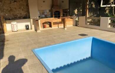 Imagem: A casa possui 2 Dormitórios, 2 Banheiros, 5 Vagas na garagem