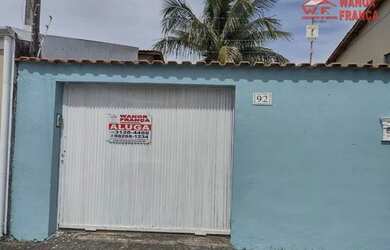 Imagem: A casa possui 3 Dormitórios, 2 Banheiros, 1 Vaga na garagem