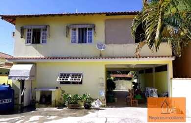 Imagem: A casa possui 2 Dormitórios, 2 Banheiros, 2 Vagas na garagem