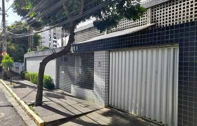 Imagem: A casa possui 5 Dormitórios, 1 Banheiro, 1 Vaga na garagem