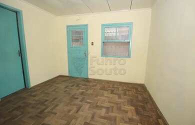 Imagem: A casa possui 2 Dormitórios, 1 Banheiro, 3 Vagas na garagem