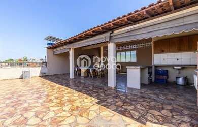 Imagem: A casa possui 5 Dormitórios, 5 Banheiros, 2 Vagas na garagem