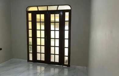 Imagem: A casa possui 2 Dormitórios, 2 Banheiros, 3 Vagas na garagem