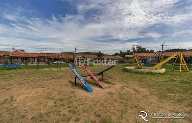 Imagem: A casa possui 2 Dormitórios, 1 Banheiro, 1 Vaga na garagem