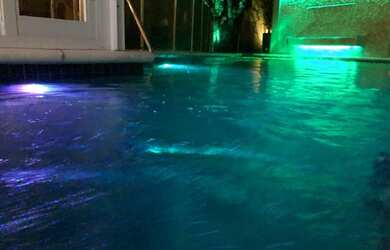 Imagem: A casa em condomínio possui 4 Dormitórios, 5 Banheiros, 510m²