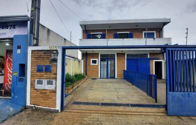 Imagem: A casa possui 3 Dormitórios, 2 Banheiros, 1 Vaga na garagem