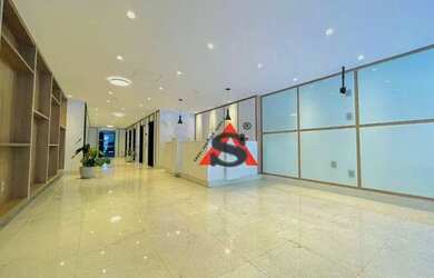 Imagem: O depósito possui 3 Vagas na garagem, 170m² de Área e está