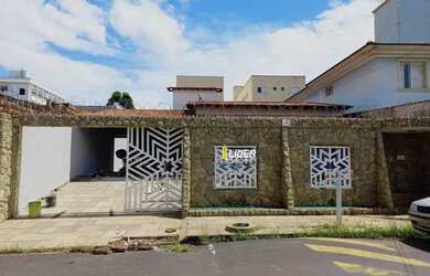 Imagem: A casa possui 3 Dormitórios, 4 Banheiros, 3 Vagas na garagem