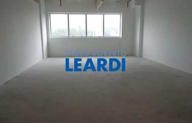 Imagem: O depósito possui 1 Vaga na garagem, 59m² de Área e está