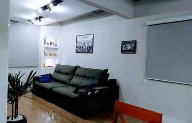 Imagem: O apartamento possui 1 Dormitório, 1 Banheiro, 1 Vaga na garagem