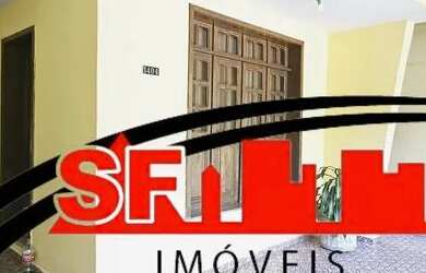 Imagem: A casa possui 3 Dormitórios, 1 Banheiro, 1 Vaga na garagem