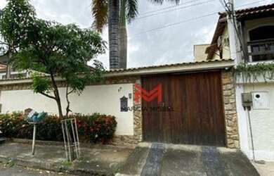 Imagem: A casa possui 2 Dormitórios, 2 Banheiros, 2 Vagas na garagem