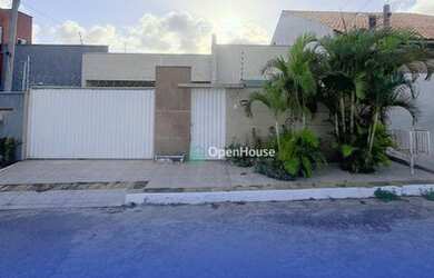 Imagem: A casa possui 3 Dormitórios, 3 Banheiros, 115m² de Área e