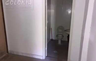 Imagem: O depósito possui 3 Vagas na garagem, 443m² de Área e está