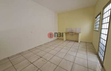 Imagem: A casa possui 3 Dormitórios, 2 Banheiros, 1 Vaga na garagem