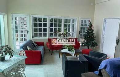 Imagem: A casa possui 5 Dormitórios, 5 Banheiros, 2 Vagas na garagem