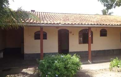 Imagem: A casa possui 1 Dormitório, 2 Banheiros, 1 Vaga na garagem