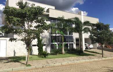 Imagem: A casa em condomínio possui 4 Dormitórios, 5 Banheiros, 4