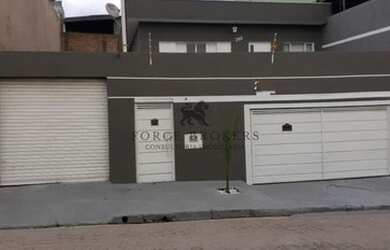 Imagem: A casa possui 2 Dormitórios, 2 Banheiros, 2 Vagas na garagem