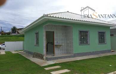 Imagem: A casa em condomínio possui 3 Dormitórios, 1 Banheiro, 2 Vagas