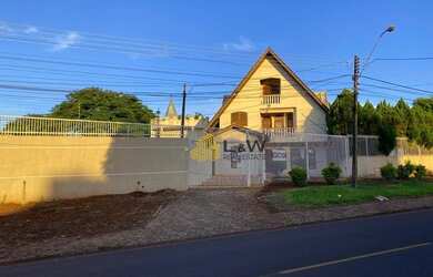 Imagem: A casa possui 3 Dormitórios, 1 Banheiro, 5 Vagas na garagem