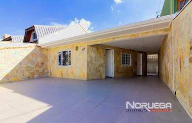 Imagem: A casa possui 4 Dormitórios, 1 Banheiro, 2 Vagas na garagem