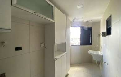 Imagem: O apartamento possui 3 Dormitórios, 1 Banheiro, 1 Vaga na garagem