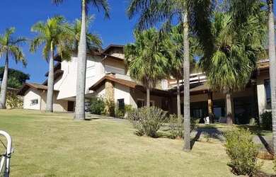 Imagem: A casa em condomínio possui 4 Dormitórios, 5 Banheiros, 5