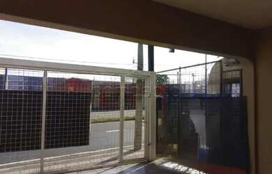 Imagem: O depósito possui 2 Vagas na garagem, 194m² de Área e está