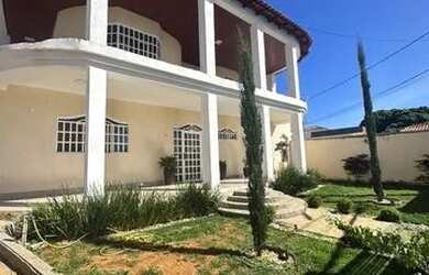 Imagem: A casa em condomínio possui 5 Dormitórios, 5 Banheiros, 2