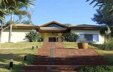 Imagem: A casa em condomínio possui 4 Dormitórios, 3 Banheiros, 4