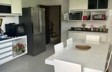 Imagem: A casa possui 4 Dormitórios, 5 Banheiros, 380m² de Área e