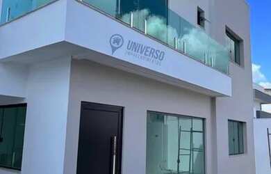 Imagem: A casa possui 3 Dormitórios, 3 Banheiros, 2 Vagas na garagem